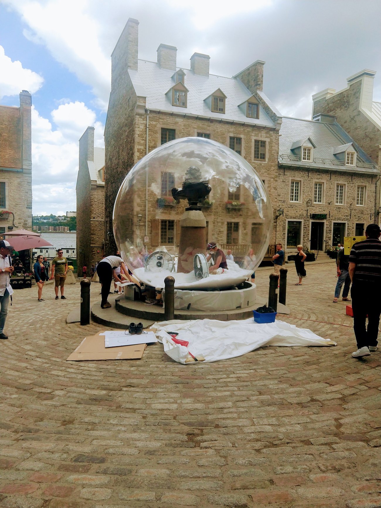 Quebec City, the Magic
Behind the Snow Globe