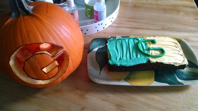 green bay pumpkins and cake